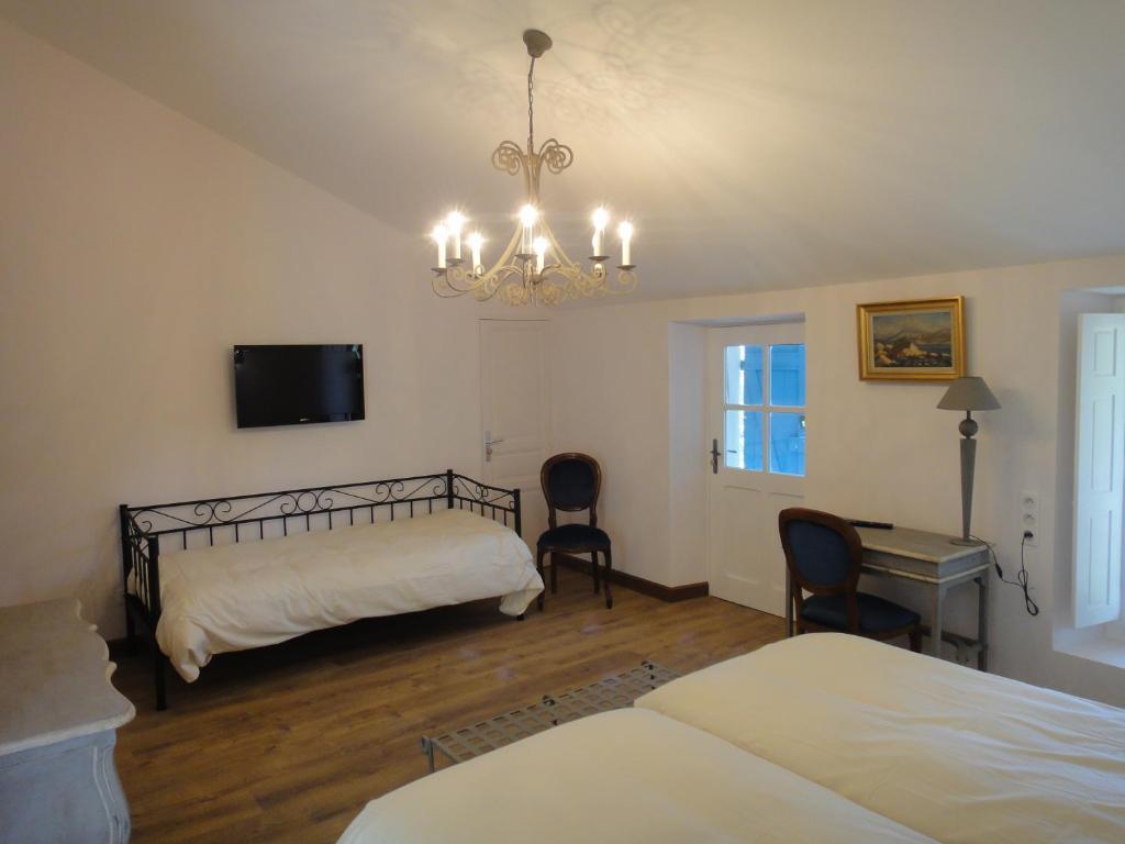 Bed and Breakfast Les Terres De Saint Hilaire Ollières Habitación foto
